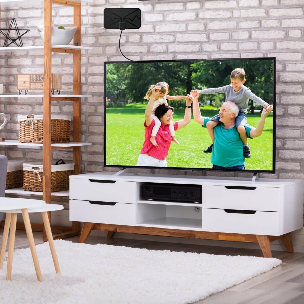 500 Mile Range HDTV 4K Digital TV Antenna Long Range Indoor HDTV 4K Digital Antenna 3600 Miles - SNAPPYFINDS.COM ™