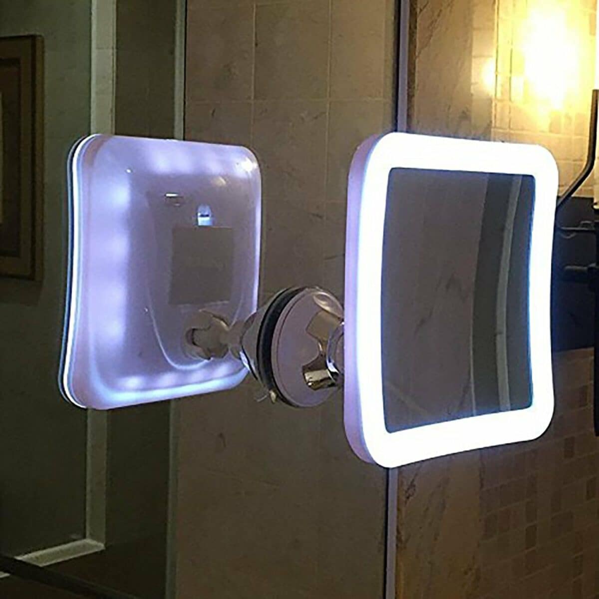 Magnifying Makeup Mirror with LED Light Magnifying Makeup Mirror with LED Light - SNAPPYFINDS.COM ™